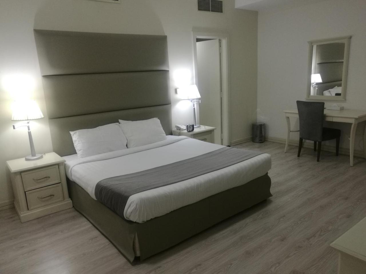 Mirador Hotel Manama Exterior photo