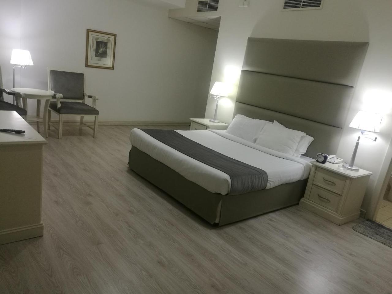 Mirador Hotel Manama Exterior photo